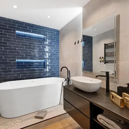 וילה 7 Bedroom - By Apricus Holidays אדחה