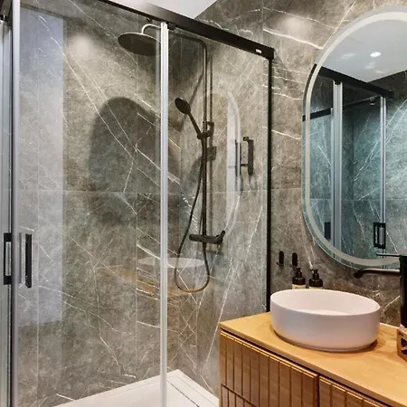 7 Bedroom - By Apricus Holidays * אדחה
