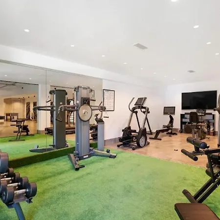 7 Bedroom - By Apricus Holidays וילה