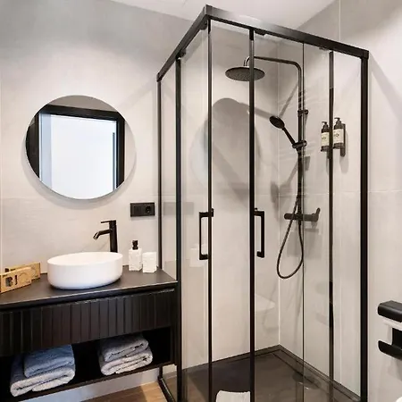 7 Bedroom - By Apricus Holidays וילה