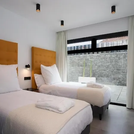 Villa 7 Bedroom - By Apricus Holidays *