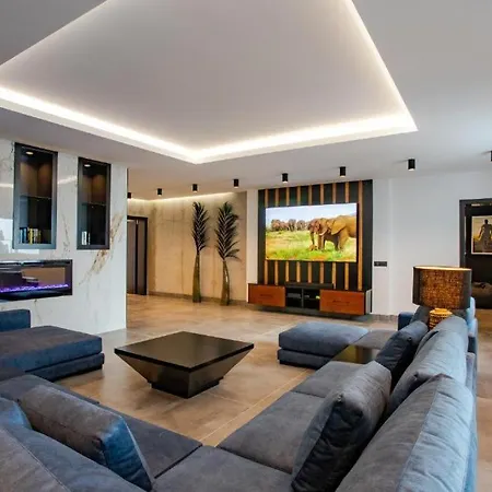 7 Bedroom - By Apricus Holidays * Costa Adeje (Tenerife)