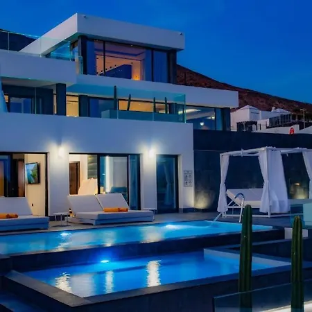 7 Bedroom - By Apricus Holidays Villa