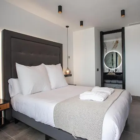 Villa 7 Bedroom - By Apricus Holidays *
