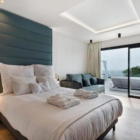 7 Bedroom - By Apricus Holidays *