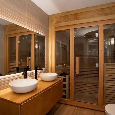 Villa 7 Bedroom - By Apricus Holidays *