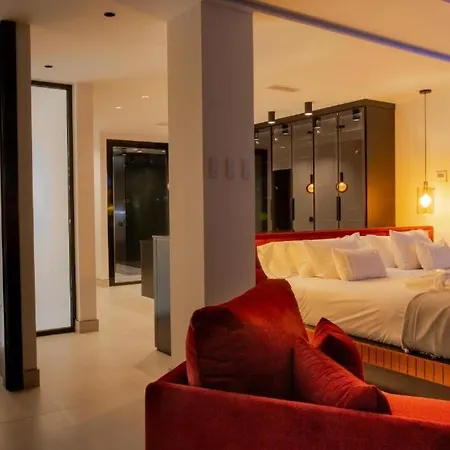 Villa 7 Bedroom - By Apricus Holidays