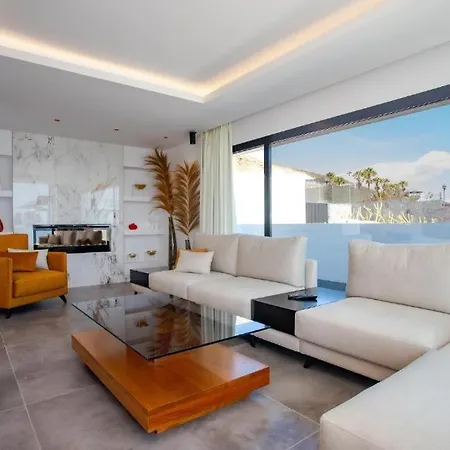 7 Bedroom - By Apricus Holidays *